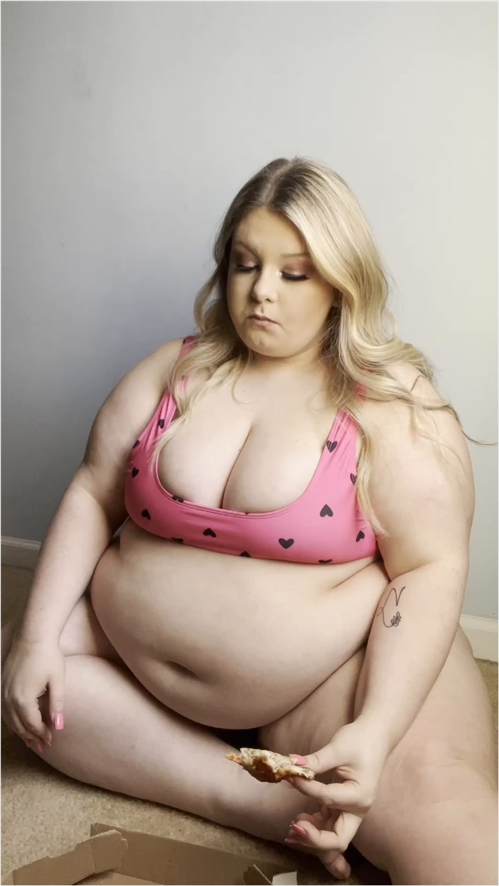 Curvage DoubleDenise - 22-02-11 Did Someone Say Pizza_ And Strawberry Cheesecake