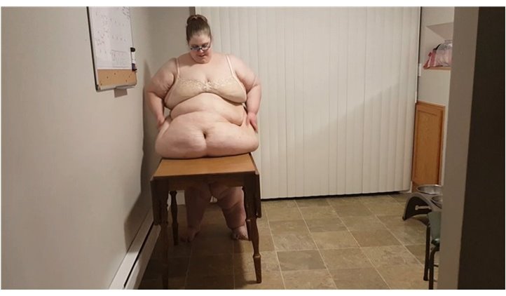 SSBBW CARMIN CARMELLO - Belly vs table top