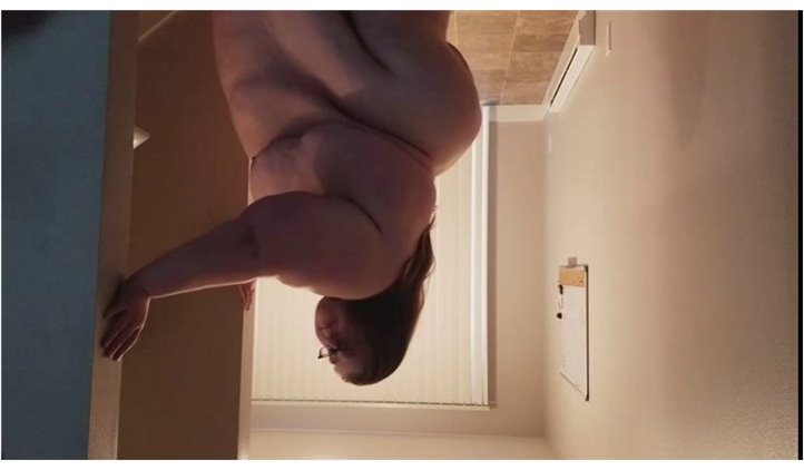 SSBBW CARMIN CARMELLO - Carmins strut