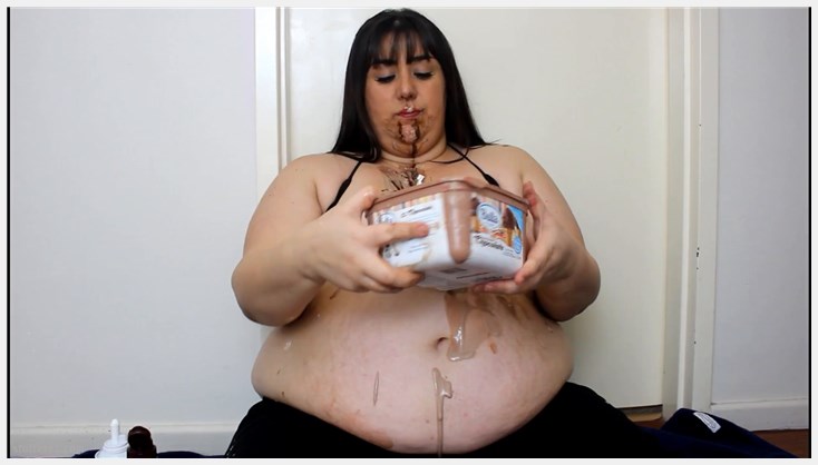 Layla BBW - messy choc sundae request