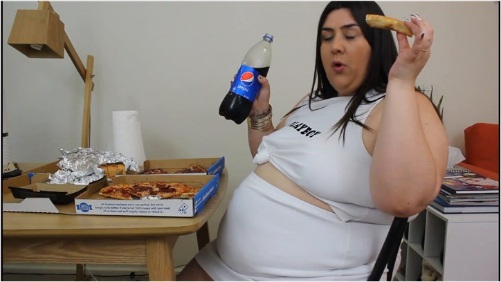 Layla BBW - pizza playboy request