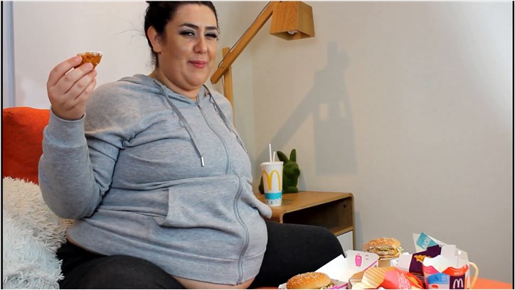 Layla BBW - stuffing in sweats request