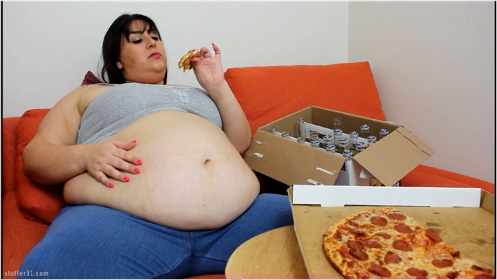 Layla BBW - corona chug and pizza part 2