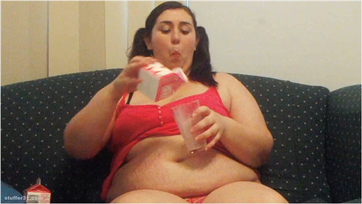 Layla BBW - strawberry milk chug