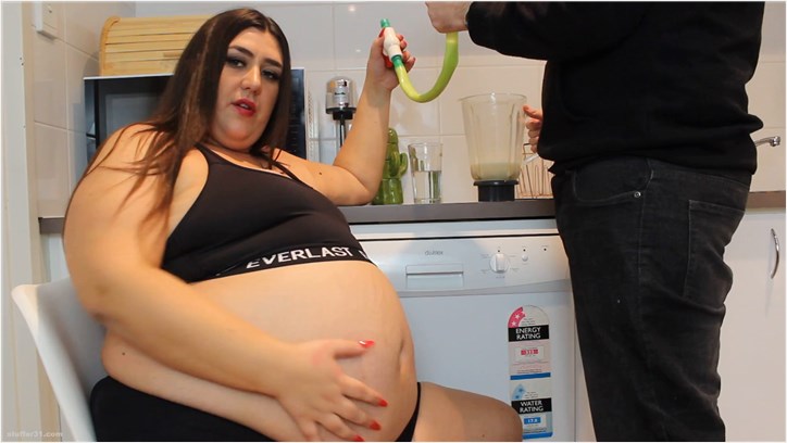 Layla BBW - stuffed wg shake funnel