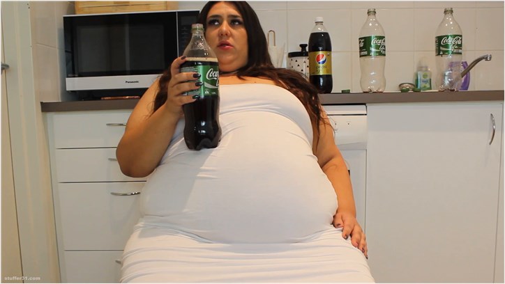 Layla BBW - coke chug request