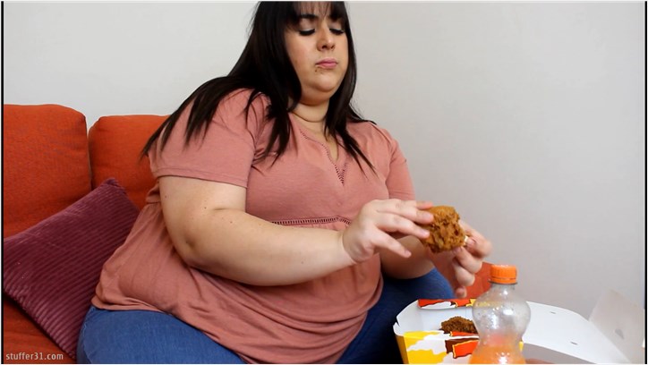 Layla BBW - donut burger stuffing