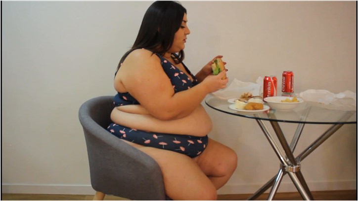 Layla BBW - huge bikini stuffing