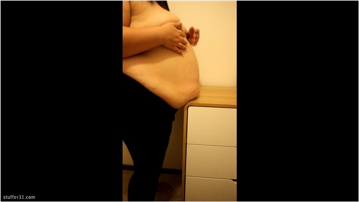 Layla BBW - topless belly play on table