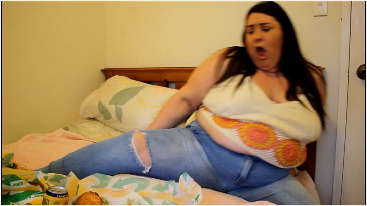 Layla BBW - four footlongs challenge