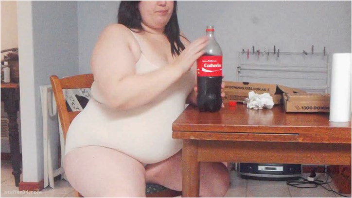 Layla BBW - pizza in bodysuit request