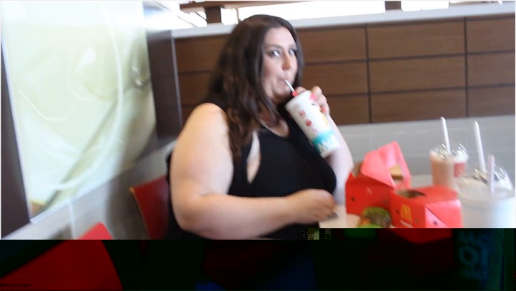 Layla BBW - stuffing in mcdonalds