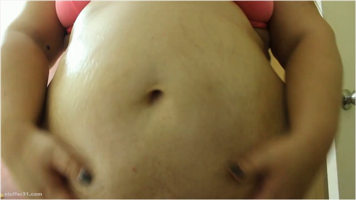 Layla BBW - bellybutton oil play