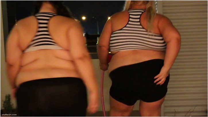 Layla BBW - funneling beer with katie deluxe