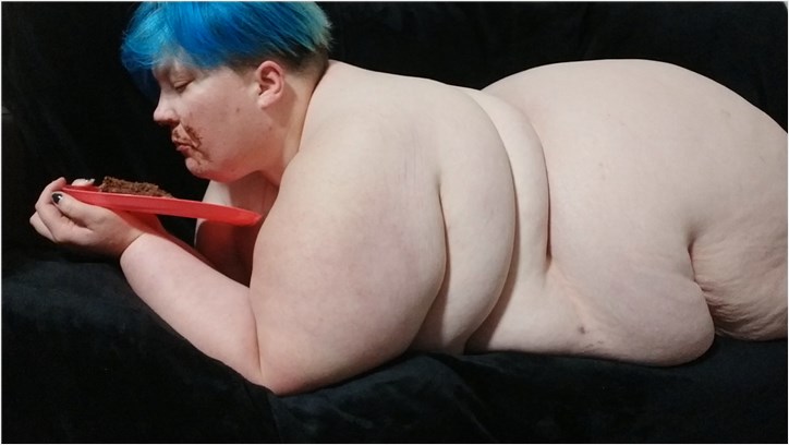 SSBBW TubbyToni (nyanfat) - Piggy cake eating