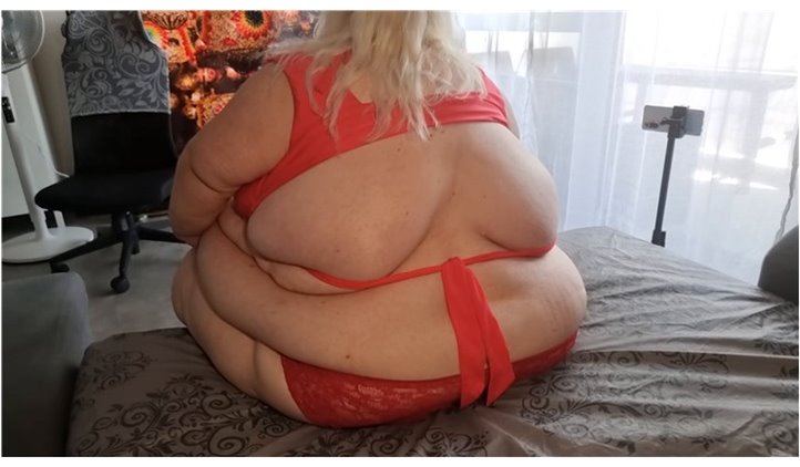 DoughBellyGirl - Cake Crushing 4K