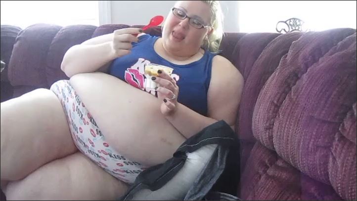 Destiny BBW - Eat like me - Dairy Queen sundae (2015-02-08) 107