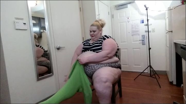 Destiny BBW - Green pants 100 lbs later (2014-12-23) 166
