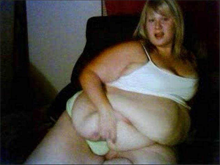 Destiny BBW - green shorts belly 167