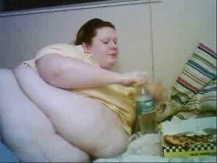 Destiny BBW - pizza feast 257