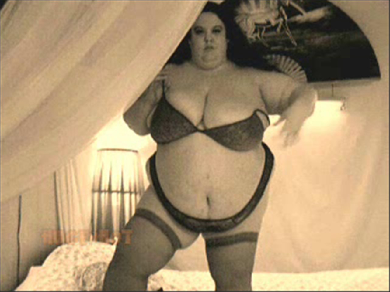 HUGE n HOT(Rhonda) - SSBBW hnh strip