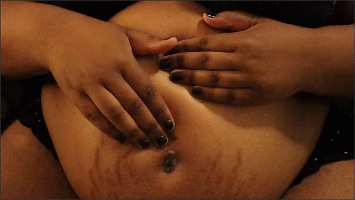 Lexi - Creamy belly button 