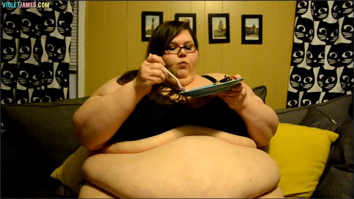 SSBBW Violet James - 633 Pie Stuffing and Belly Rub