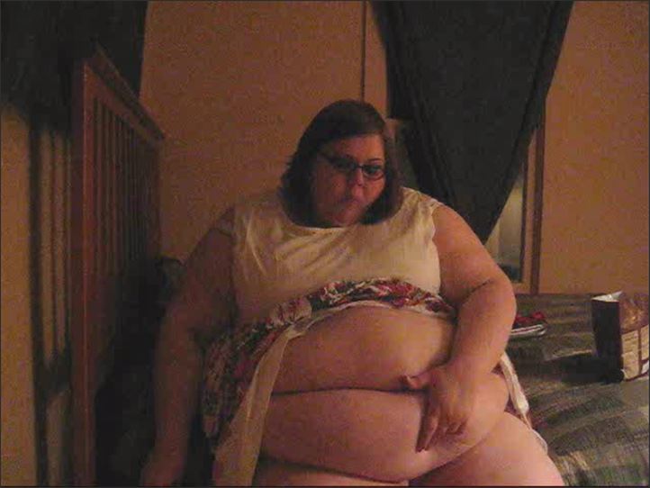 SSBBW Violet James - 895 Donuts in Bed