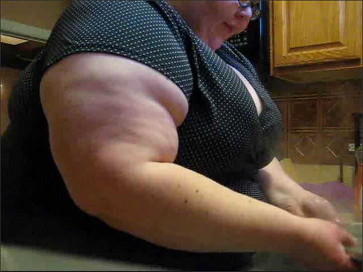 SSBBW Violet James - 909 Baking Cupcakes